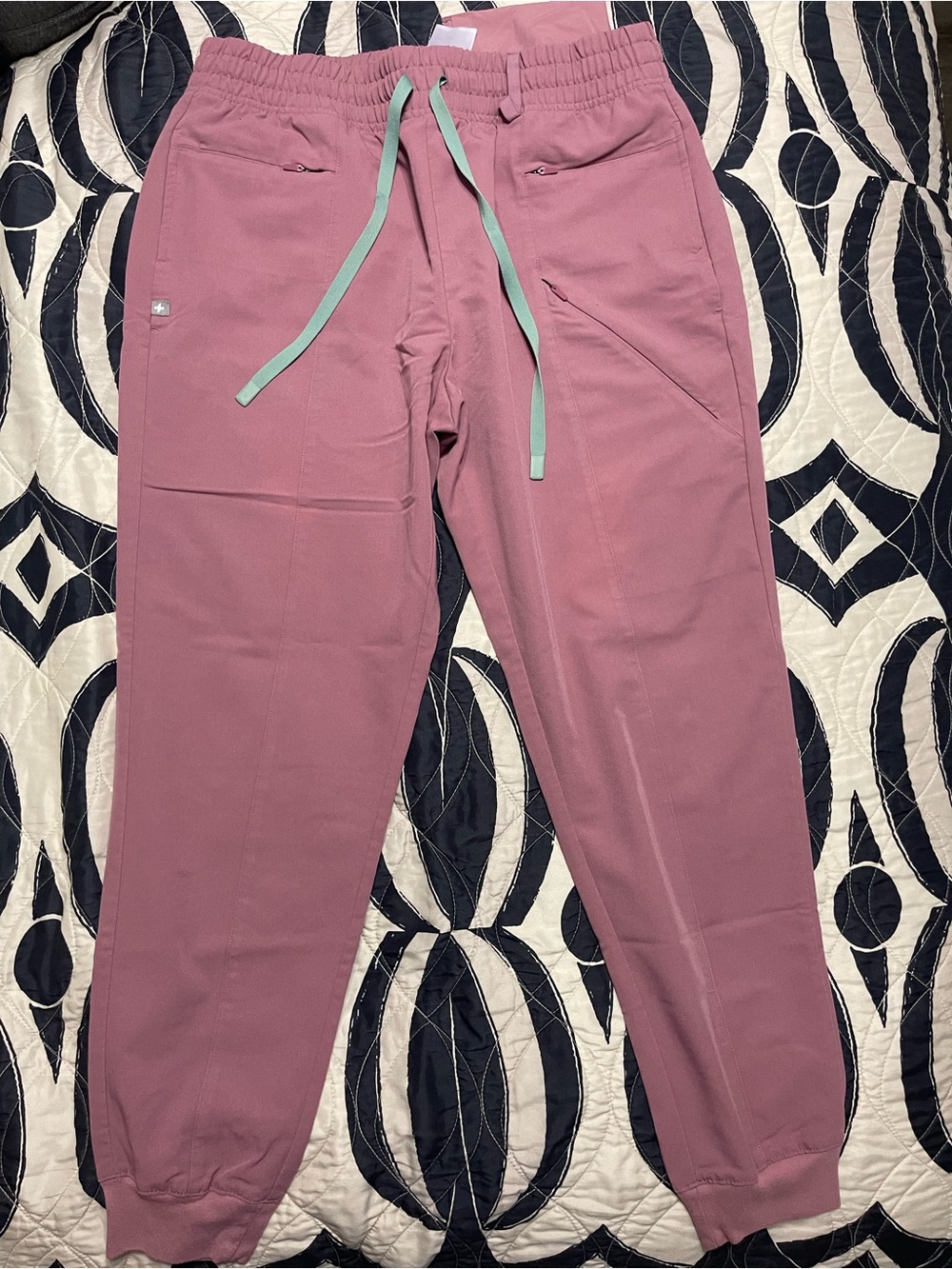 FIGS Grenelle Jogger Scrub Pants Mineral Mauve – Women’s Size Large Regular